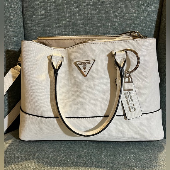 Guess Purse - Picture 1 of 4
